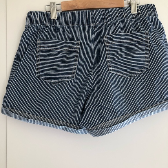 Cute striped women’s shorts - Picture 2 of 4